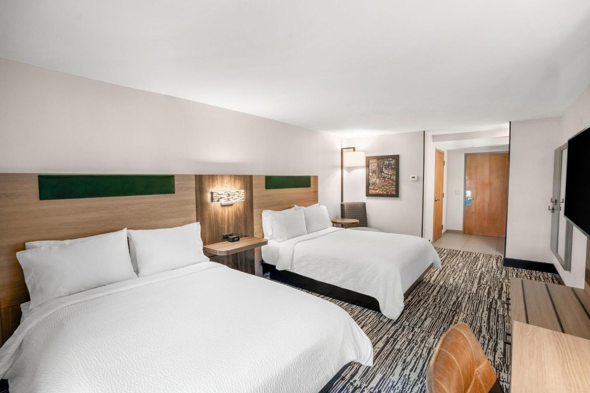 Holiday Inn Express & Suites Hayward By Ihg Exterior photo