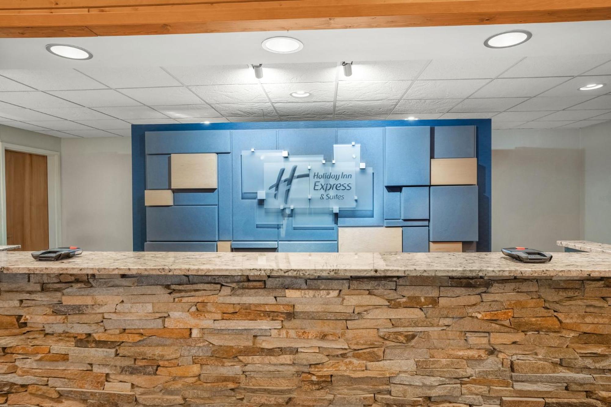 Holiday Inn Express & Suites Hayward By Ihg Exterior photo