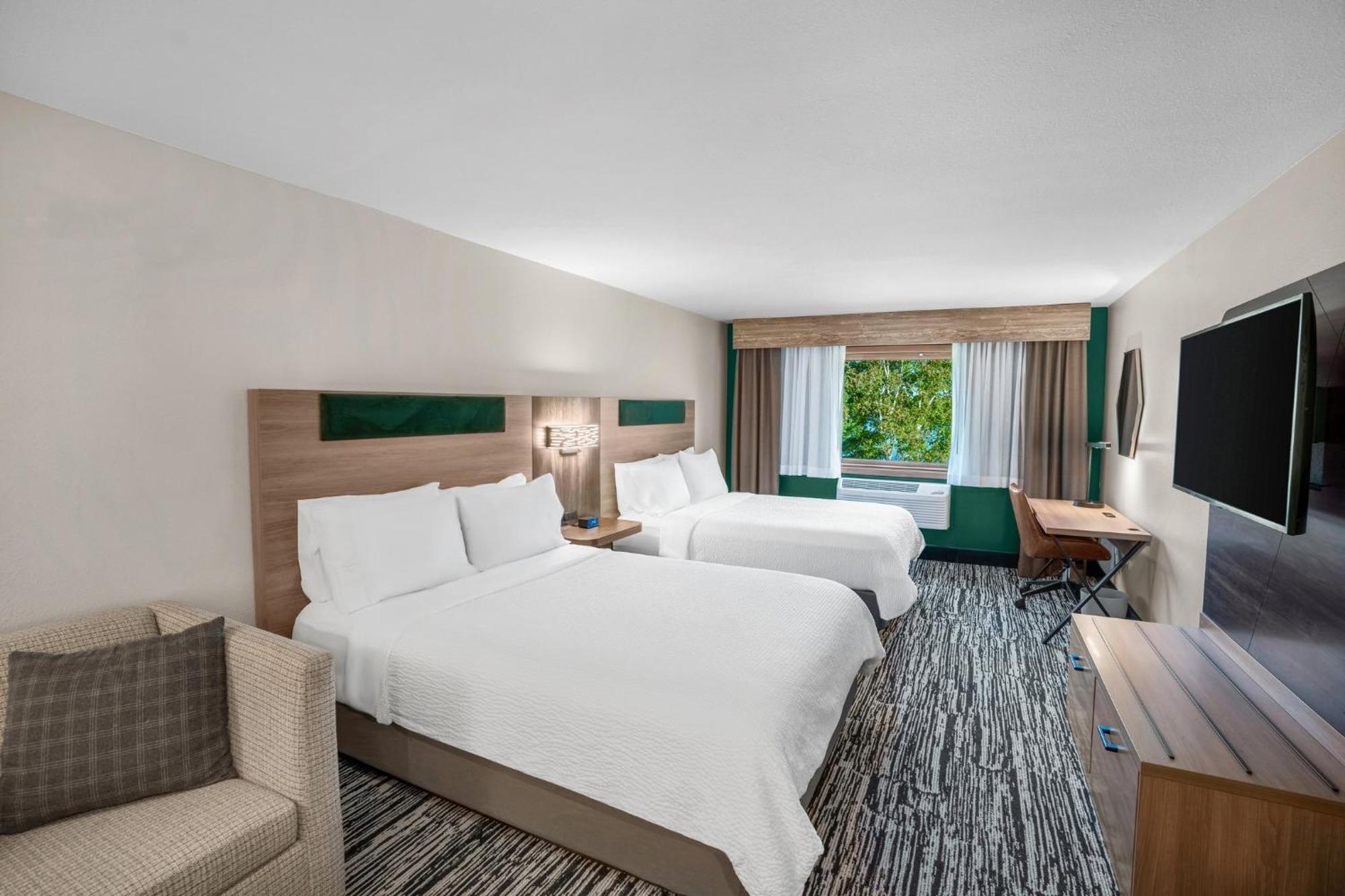 Holiday Inn Express & Suites Hayward By Ihg Exterior photo